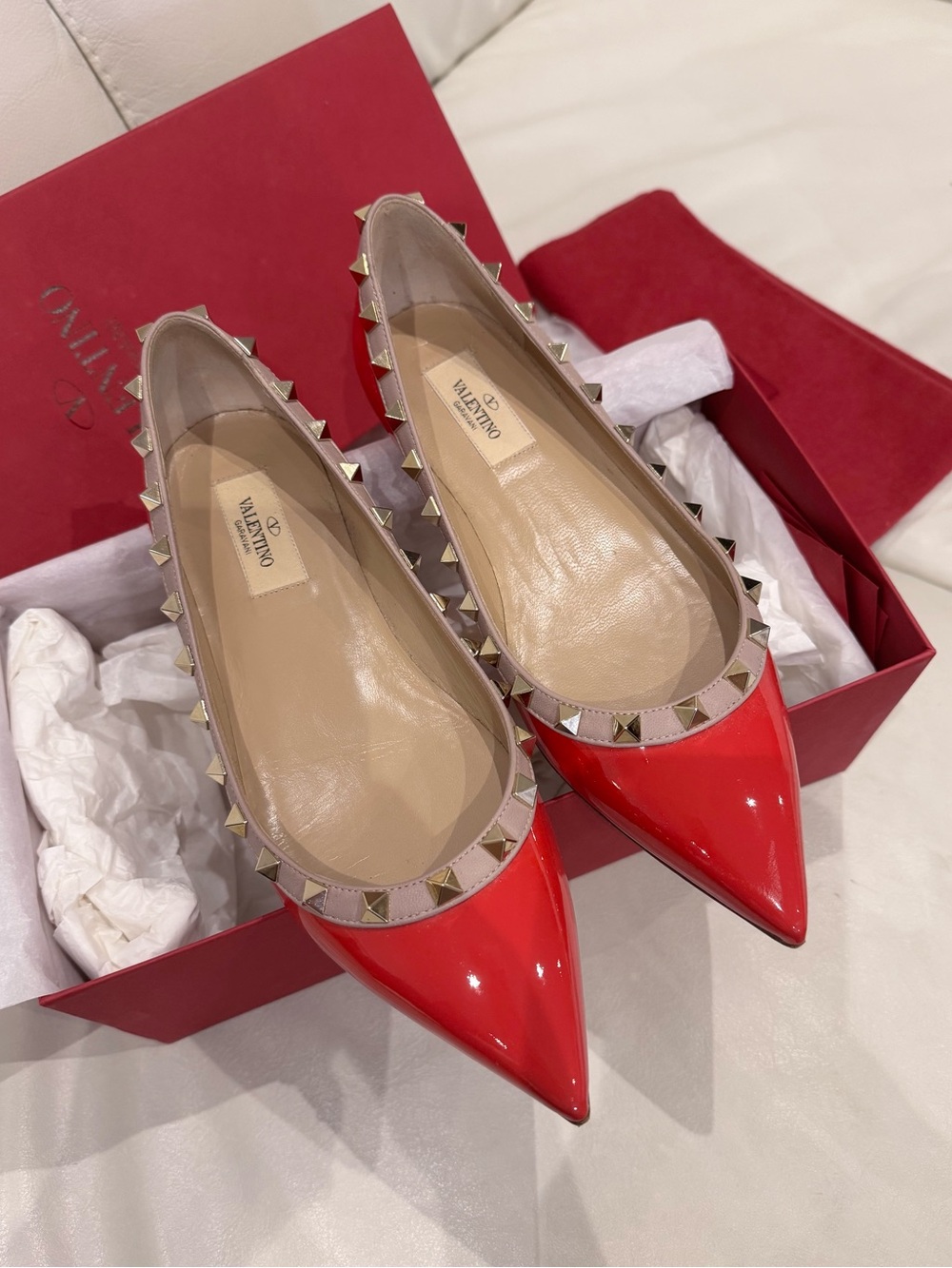 [Authentic] Valentino Garavani - Orange Patent Leather Pointed Rockstud Flats